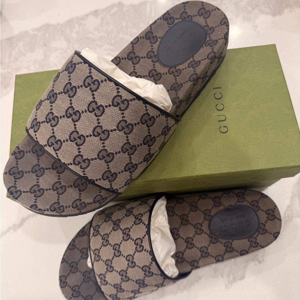 Gucci Beige and Black Men's Logo Slides